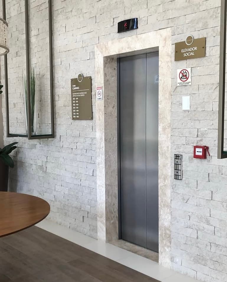 Moldura de elevador